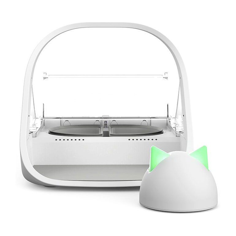 Christmas gifts for cats - automatic feeder