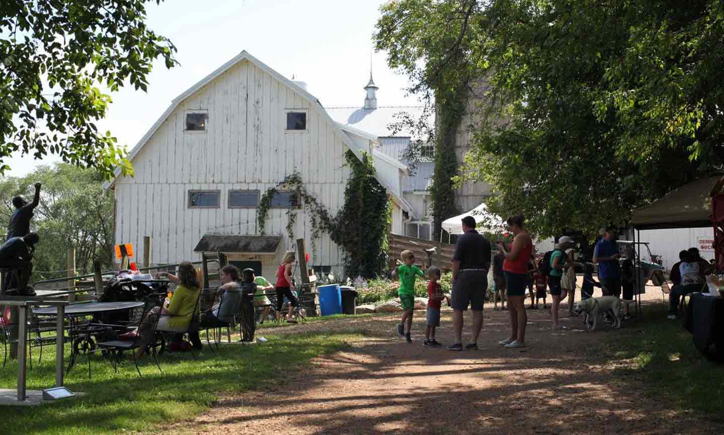 New Fall Tradition Alert: Apple Picking at These Dog-Friendly Orchards | burninloveblog.com